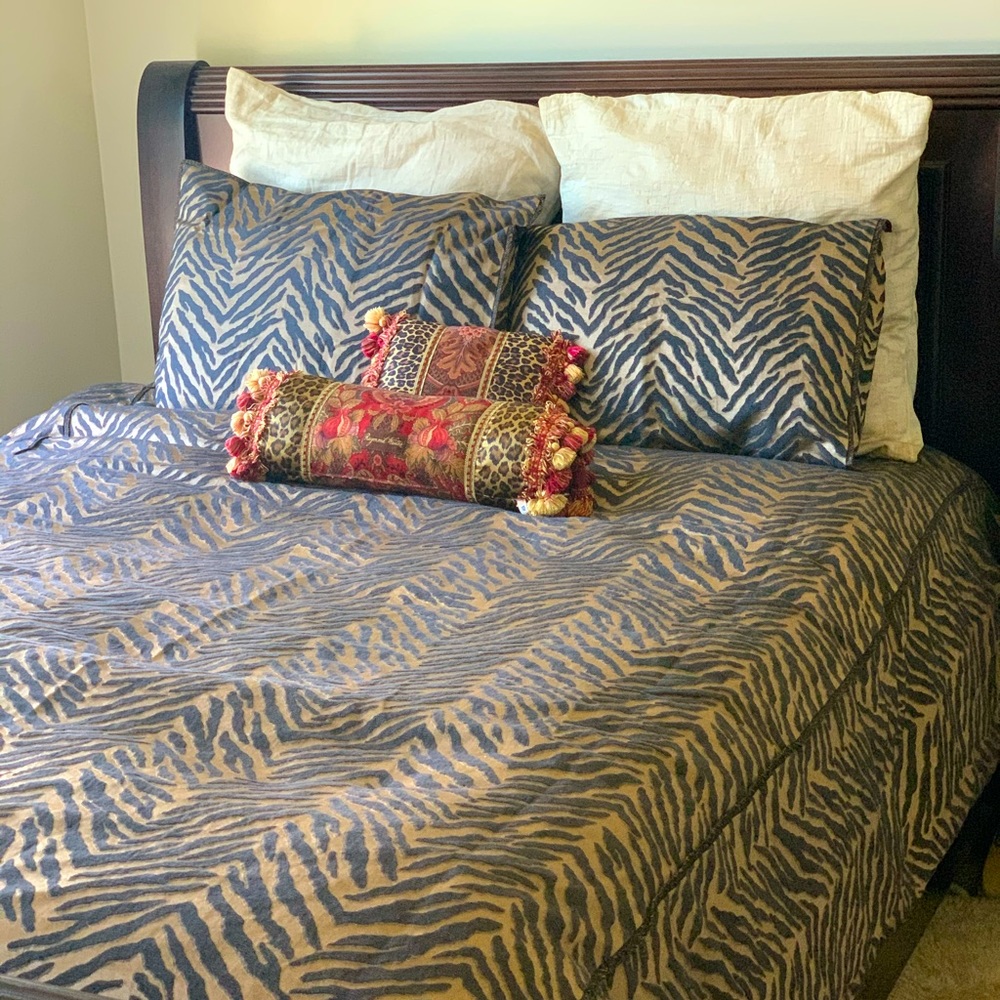 Duvet + Pillow Shams & 2 Decorative Pillows
